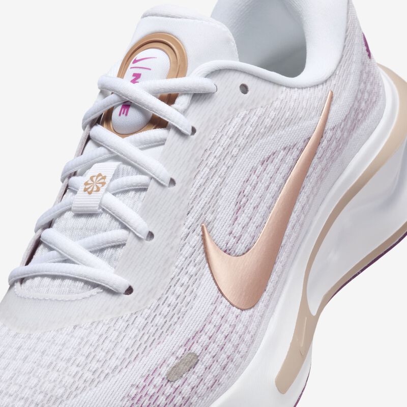 Nike Journey Run, Blanco/Metalizado Bronce Rojo-Fucsia Intenso, hi-res