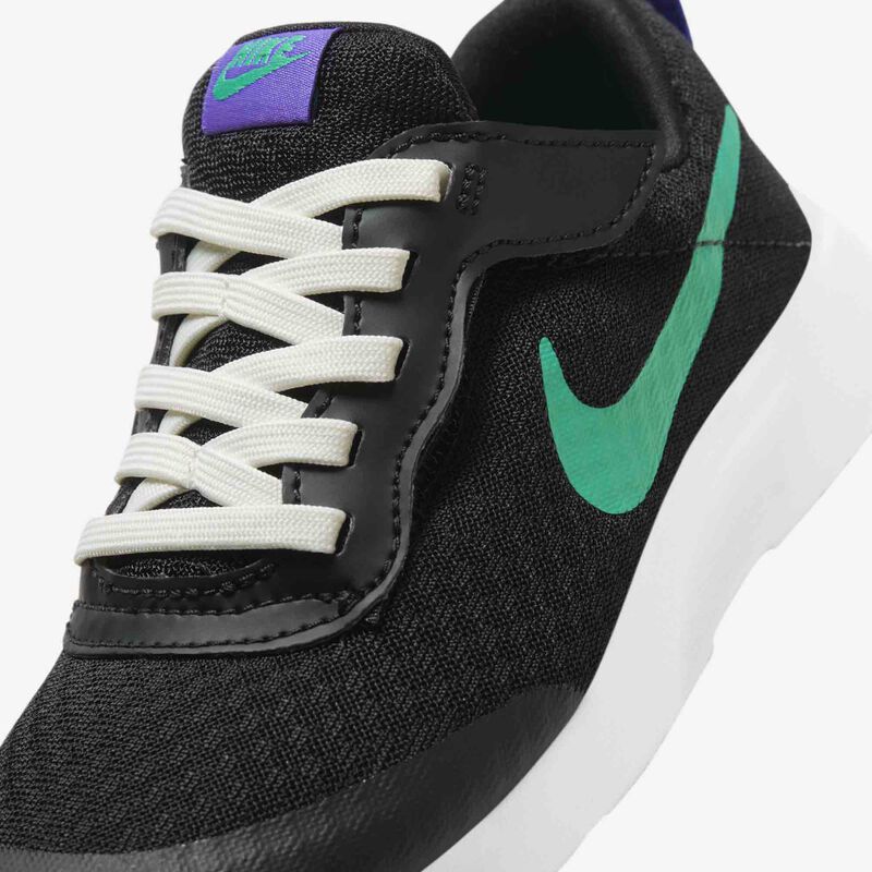 Nike Tanjun EasyOn, Negro/Violeta Persa/Blanco/Verde Estadio, hi-res