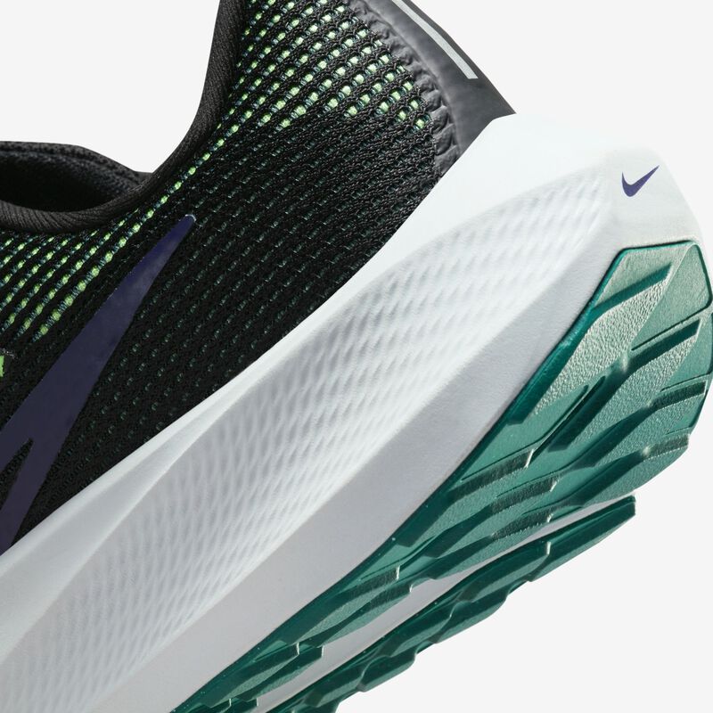 Nike Pegasus 40, Negro/Burdeos enérgico/Azul verdoso geoda/Morado tinta, hi-res