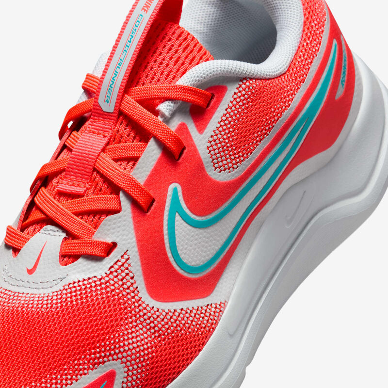Nike Cosmic Runner, Carmesí Brillante/Platino Puro/Negro/Cactus Empolvado, hi-res