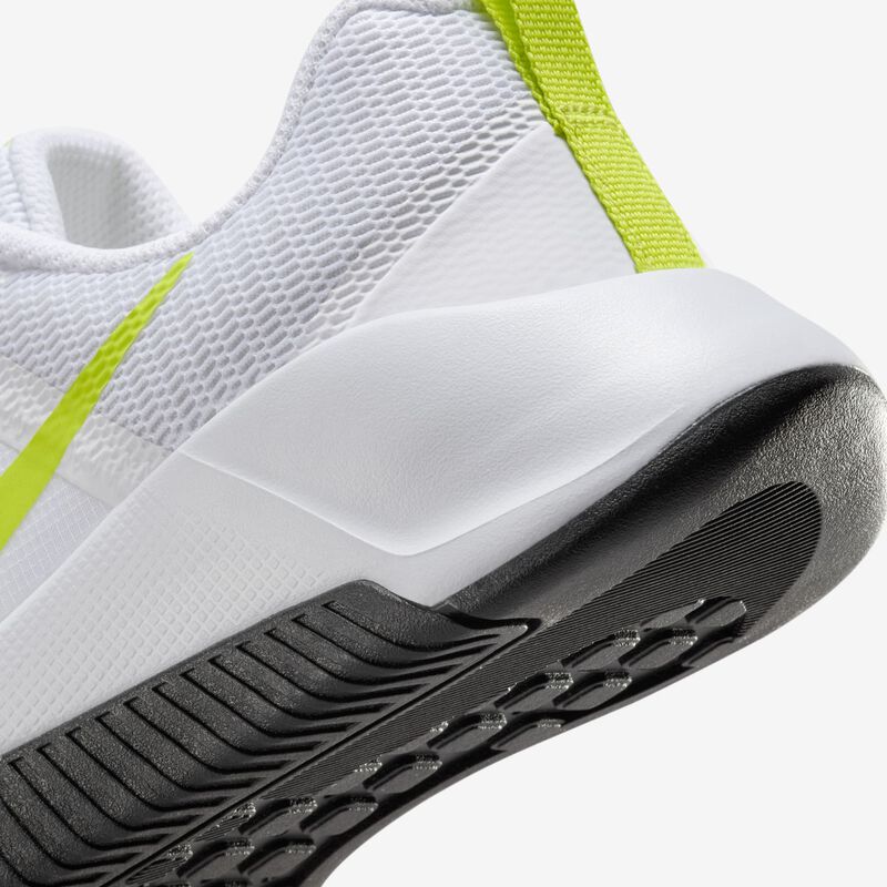 Nike MC Trainer 3, Blanco/Ponche Cálido/Negro/Cíber, hi-res