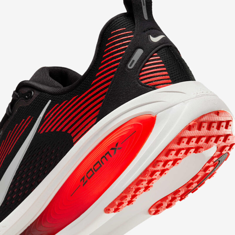Nike Vomero 18, Negro/Carmesí brillante/Equipo Rojo/Blanco Cumbre, hi-res
