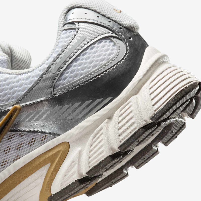Nike V5 RNR, Blanco/Beige Paracaídas/Peltre Metalizado/Ceniza Medio, hi-res