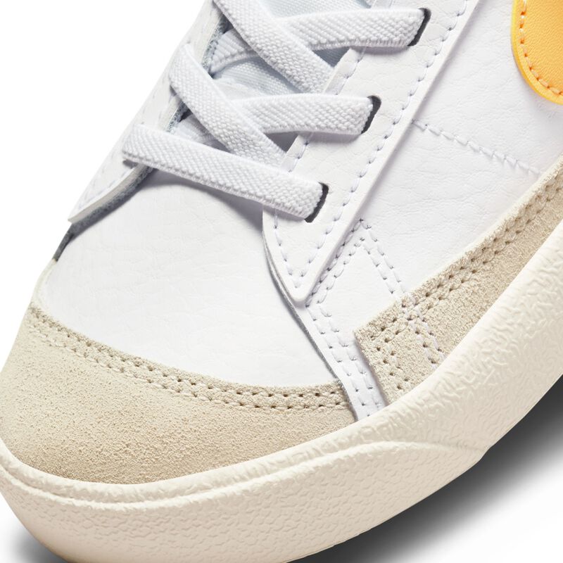 Nike Blazer Low '77, Blanco/Vela/Naranja láser/Oro topacio, hi-res
