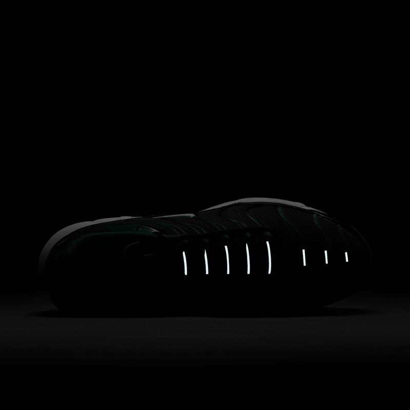 Nike Air Max Plus, Negro/Malaquita/Goma Marrón Claro/Blanco, hi-res
