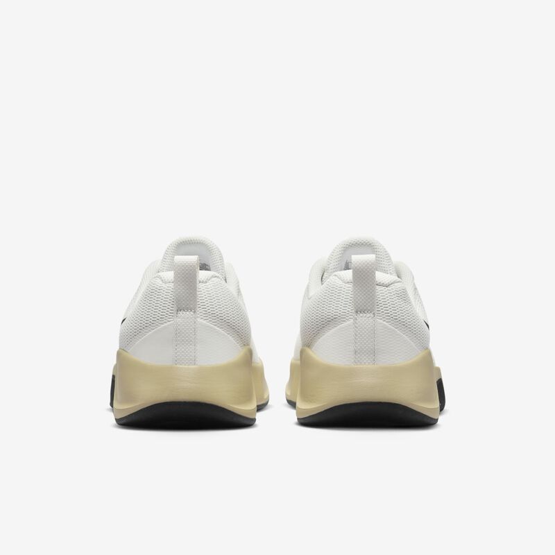 Nike MC Trainer 3, Vela/Equipo Negro-Oro-Blanco, hi-res