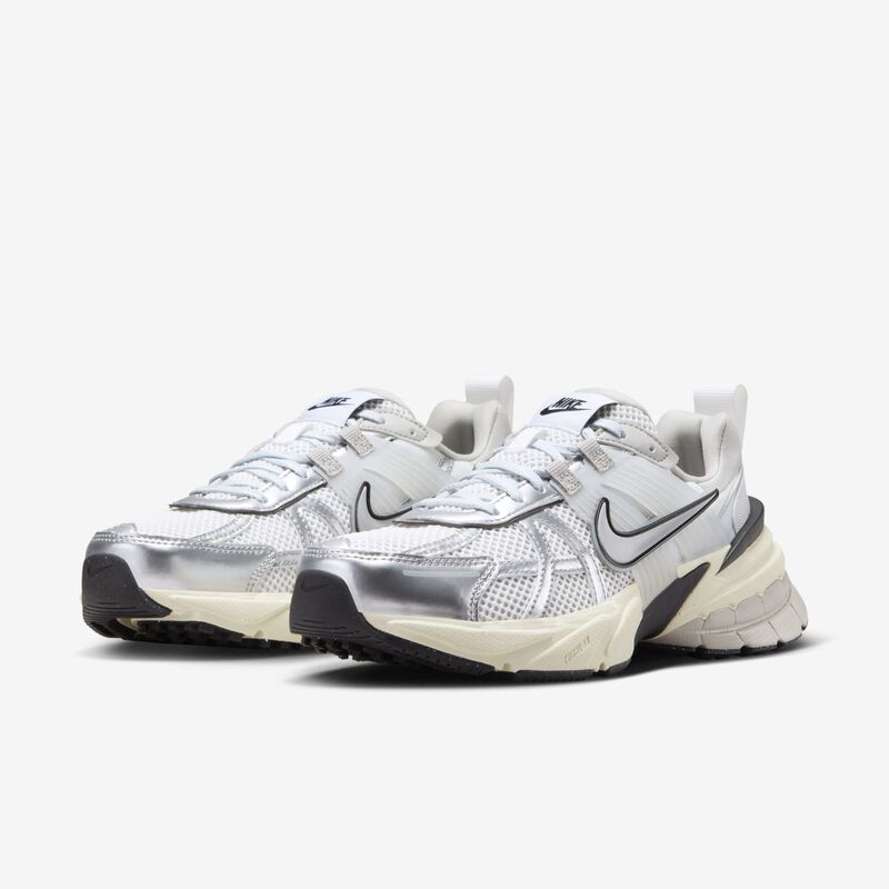 Nike V2K Run, Blanco Cumbre/Platino Puro/Mineral De Hierro Ligero/Plata Metalizado, hi-res