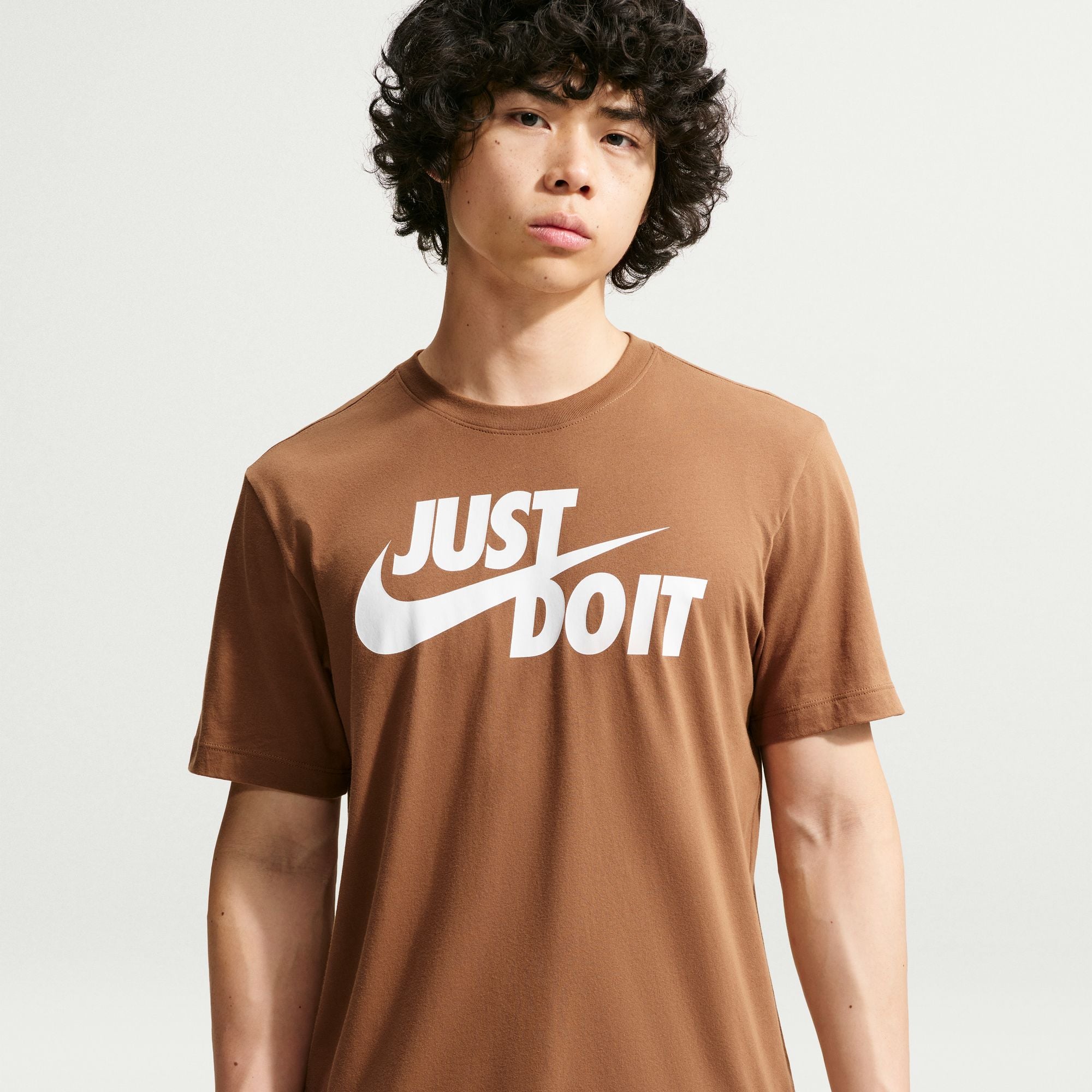Nike Sportswear JDI, Marr&oacute;n cerveza