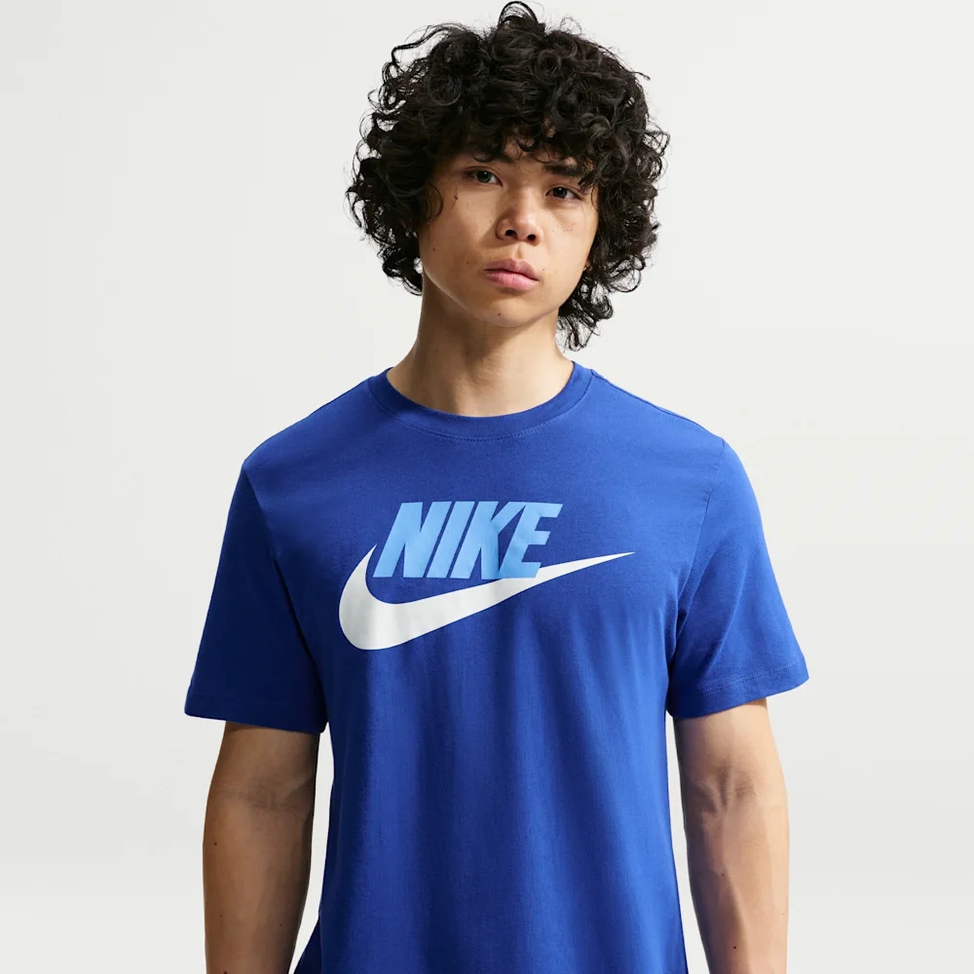 Nike Sportswear, Azul el&eacute;ctrico