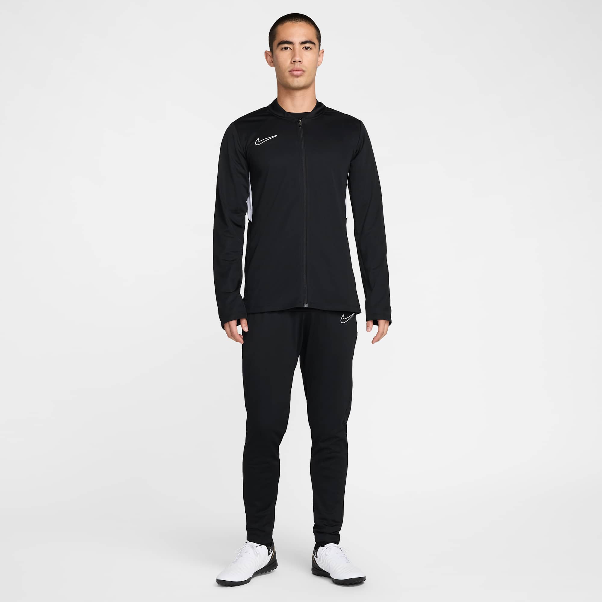 Nike Academy, Negro